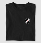Camiseta Branca - Escudo Minimalista Gigante da Colina - Algodão Premium